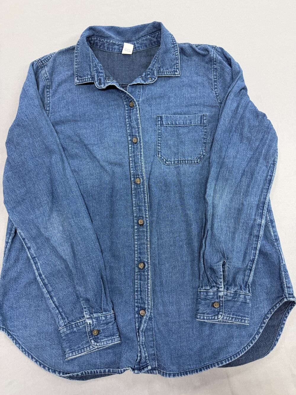 Old Navy The Classic Shirt Women's L Blue Chambray Denim Button Down Pocket